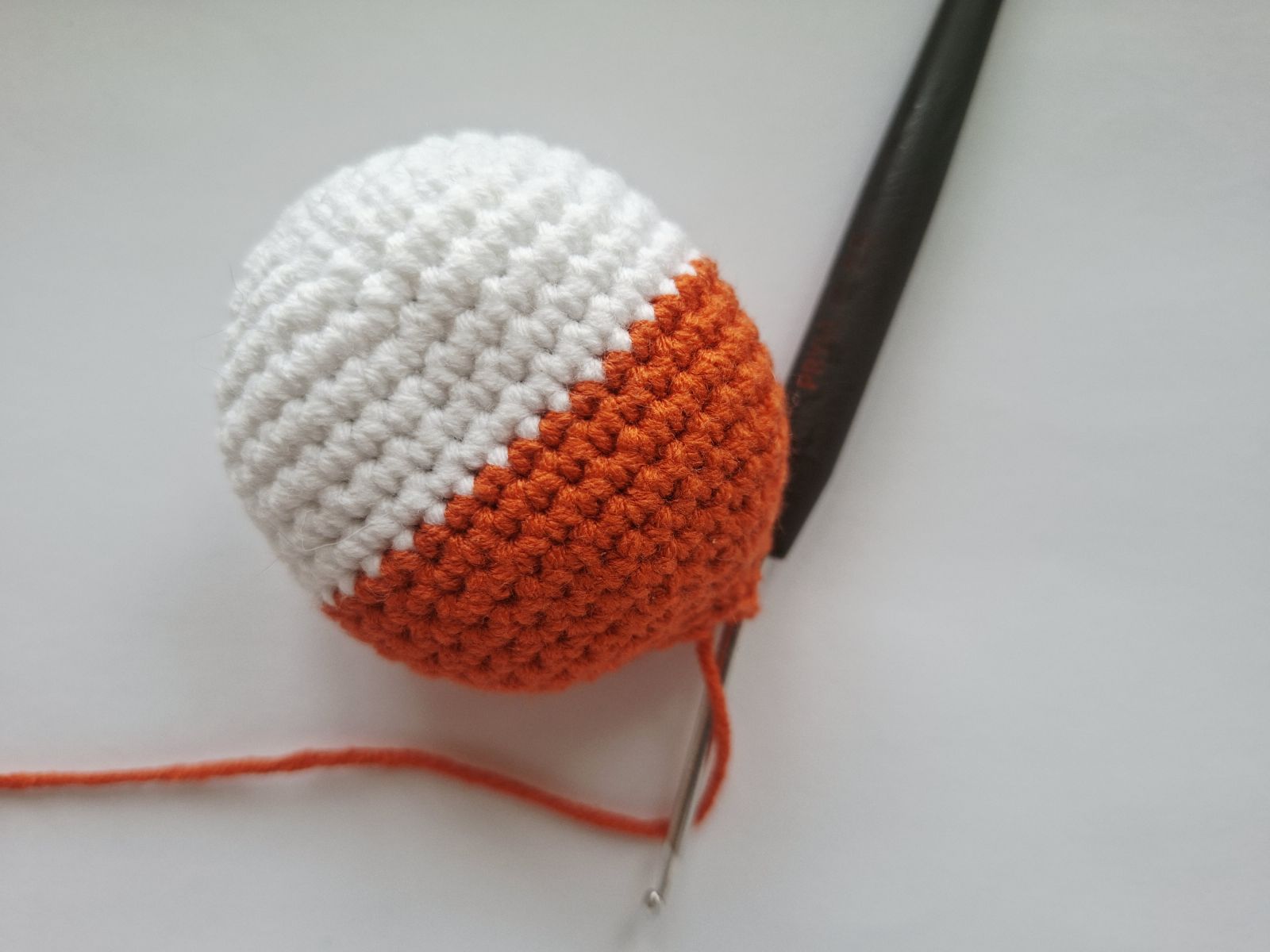 Blog-Inhaltsbild für 'Handytasche Häschen häkeln. Kostenlose Häkelanleitung'