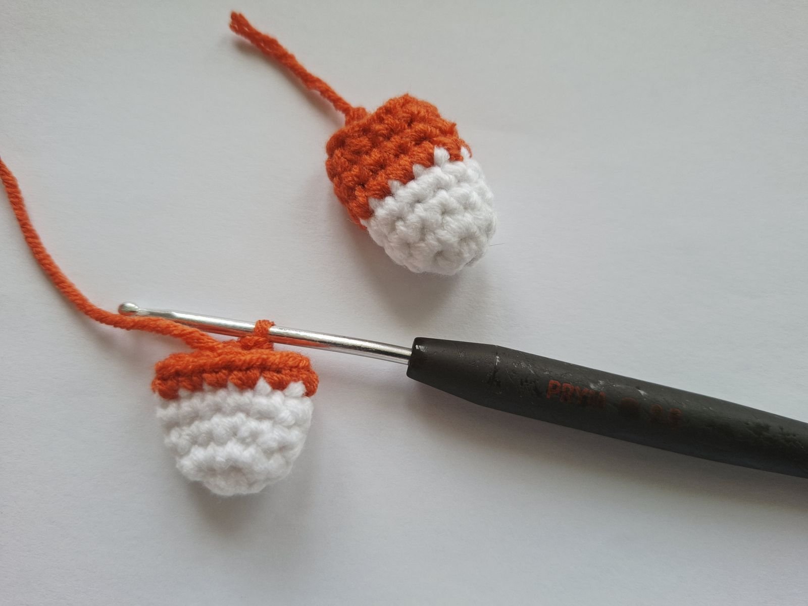 Blog-Inhaltsbild für 'Handytasche Häschen häkeln. Kostenlose Häkelanleitung'