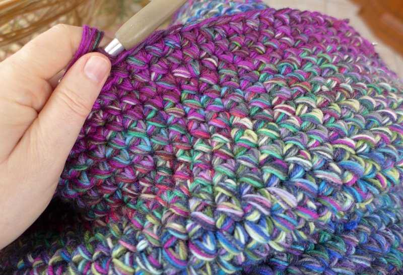 Blog-Inhaltsbild für 'Kostenlose Häkelanleítung Bezug für Sitzball aus Wollresten'