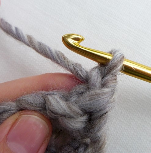 Blog-Inhaltsbild für 'Kostenlose Strickanleitung für Anfänger: Schalkragen 1 x fix gestrickt + 3 x anders raffiniert tragbar!'