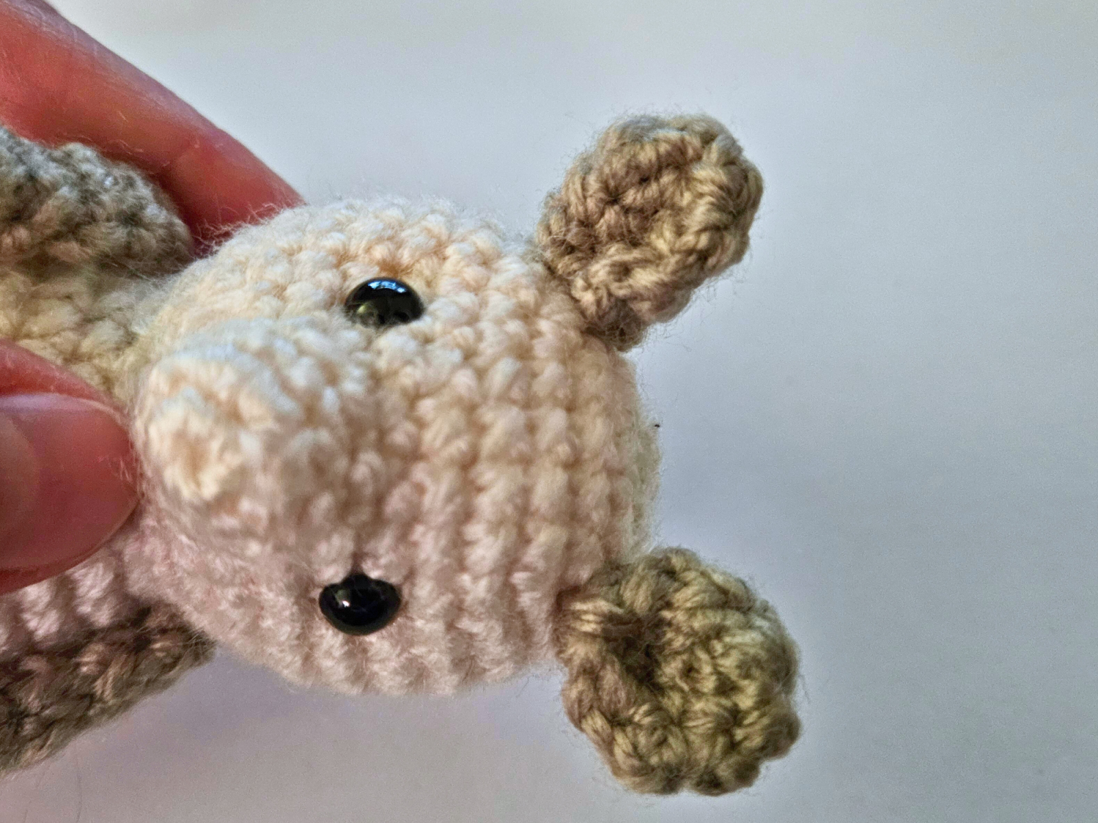 Blog-Inhaltsbild für 'Kostenlose Häkelanleitung Amigurumi Igel mit Pilz'