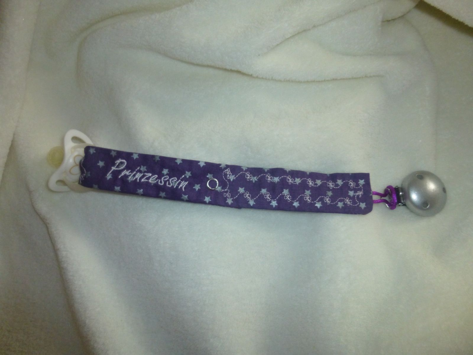 Blog-Inhaltsbild für 'Näh-Anleitung: Schnullerband'