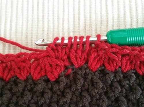 Blog-Inhaltsbild für 'Kostenlose Häkelanleitung: Feminine Slouchy-Mütze'