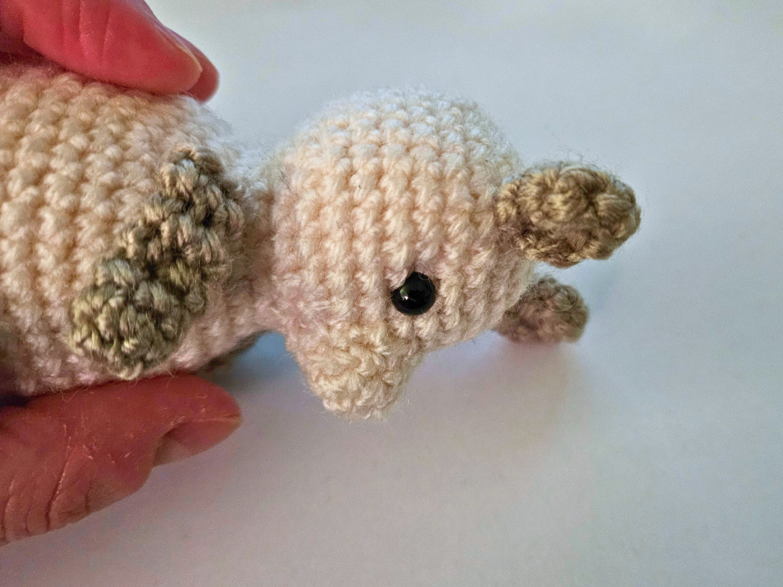 Blog-Inhaltsbild für 'Kostenlose Häkelanleitung Amigurumi Igel mit Pilz'