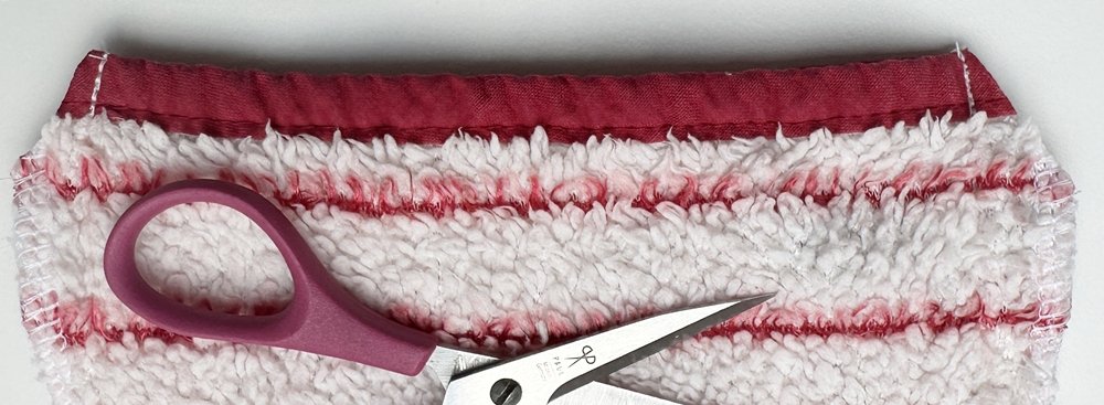 Blog-Inhaltsbild für 'Aus Alt mach Neu: Waschhandschuhe aus altem Bademantel nähen'