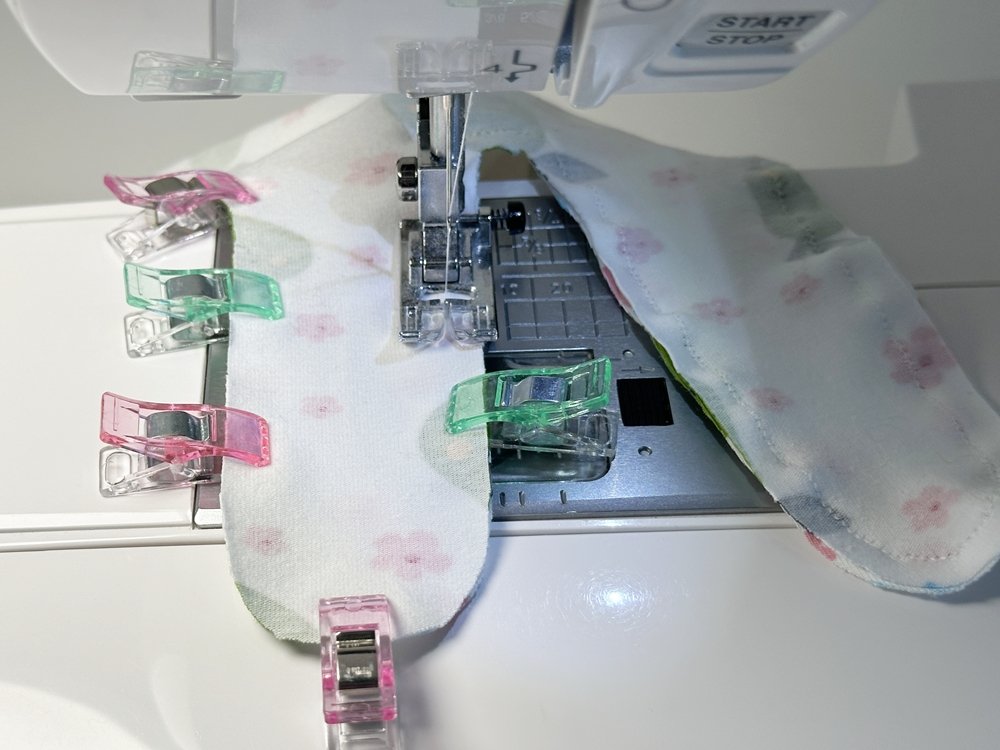 Blog-Inhaltsbild für 'Niedliche Mützen für Babys und Kleinkinder - Kostenlose Schritt-für-Schritt-Nähanleitung'