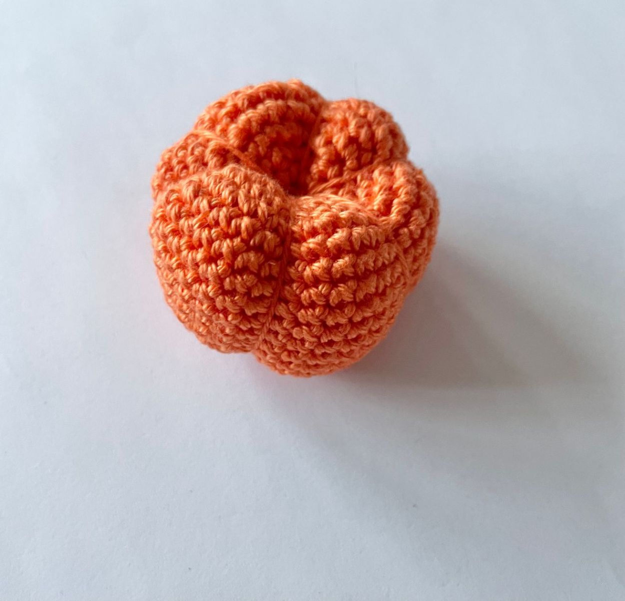 Blog-Inhaltsbild fĂŒr 'đđŠ HĂ€kelanleitung: Halloween-Eule mit KĂŒrbis â ein schaurig-schöner Deko-Hit! đŠđ'