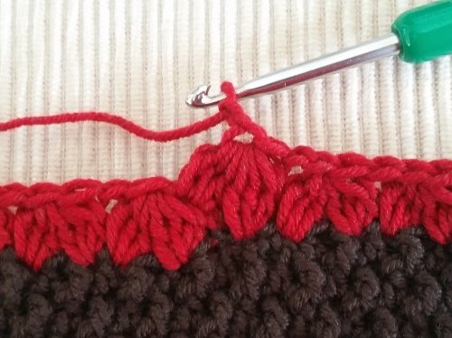 Blog-Inhaltsbild für 'Kostenlose Häkelanleitung: Feminine Slouchy-Mütze'