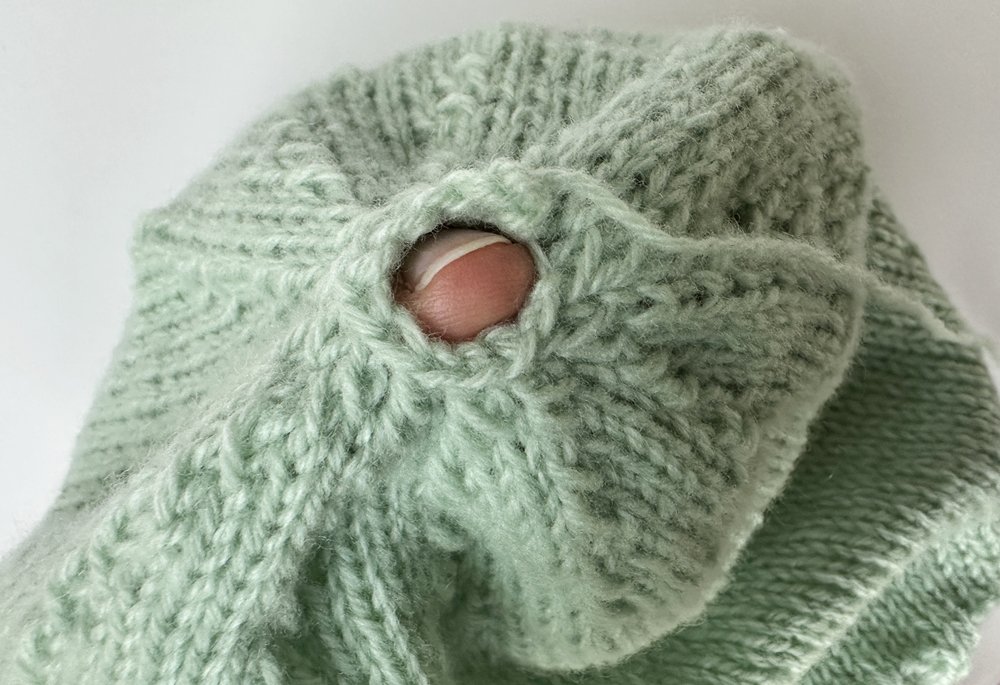 Blog-Inhaltsbild für 'Strickanleitung Babymützen in zeitlosem Design'