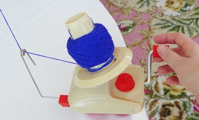 Blog-Inhaltsbild für 'Wolle schnell und komfortabel wickeln - Schirmhaspel und Wollwickler im Einsatz'