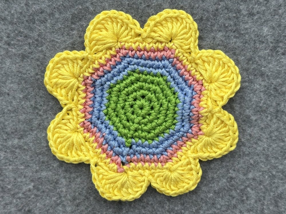 Blog-Inhaltsbild für 'Etwas Praktisches für den Garten: Tischtuchbeschwerer aus Garnresten häkeln'