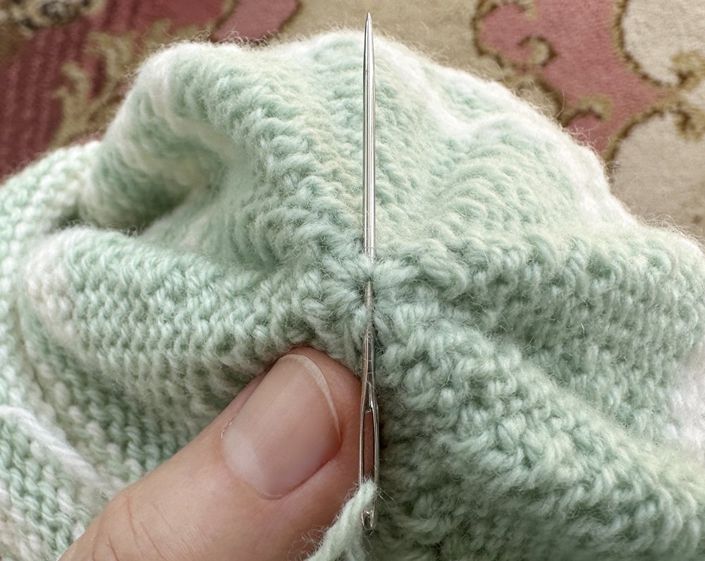 Blog-Inhaltsbild für 'Strickanleitung Babymützen in zeitlosem Design'