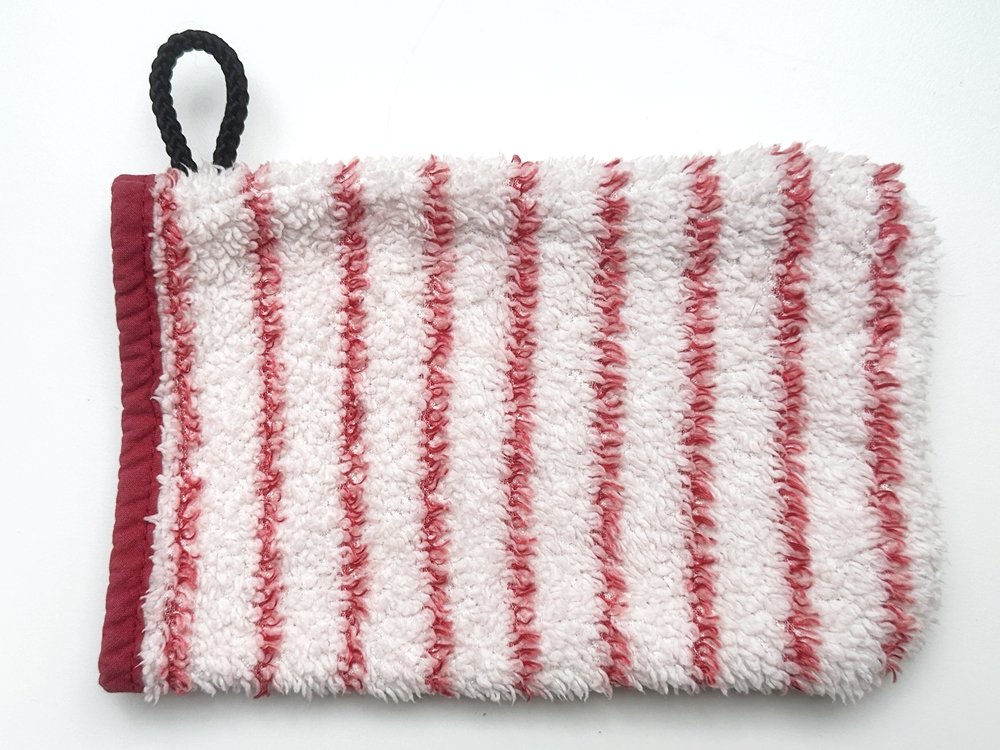 Blog-Inhaltsbild für 'Aus Alt mach Neu: Waschhandschuhe aus altem Bademantel nähen'