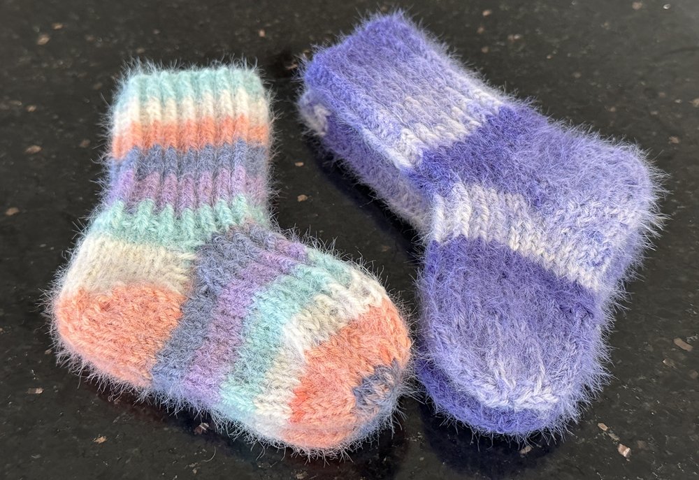 Blog-Inhaltsbild für 'Strickanleitung für Babysöckchen in 3 Größen'