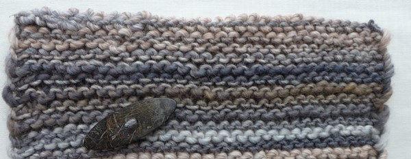 Blog-Inhaltsbild für 'Kostenlose Strickanleitung für Anfänger: Schalkragen 1 x fix gestrickt + 3 x anders raffiniert tragbar!'