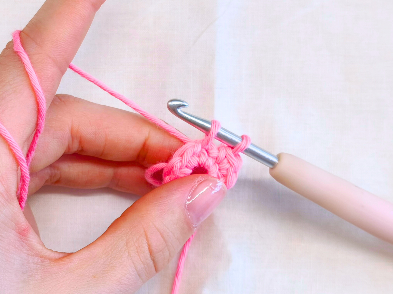 Blog-Inhaltsbild für 'Amigurumis häkeln lernen - Die wichtigsten Maschenarten für Anfänger erklärt'
