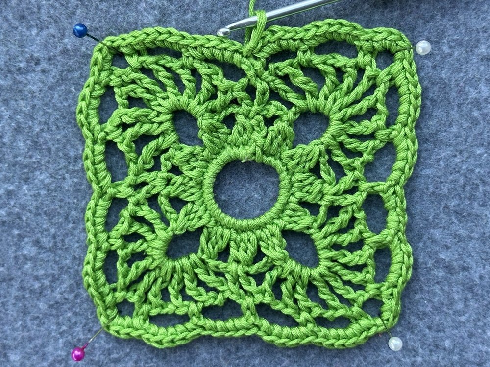 Blog-Inhaltsbild für 'Verspieltes Duftkissen oder Deko aus Garnresten - Kostenlose Häkelanleitung'