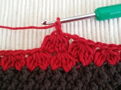 Blog-Inhaltsbild für 'Kostenlose Häkelanleitung: Feminine Slouchy-Mütze'