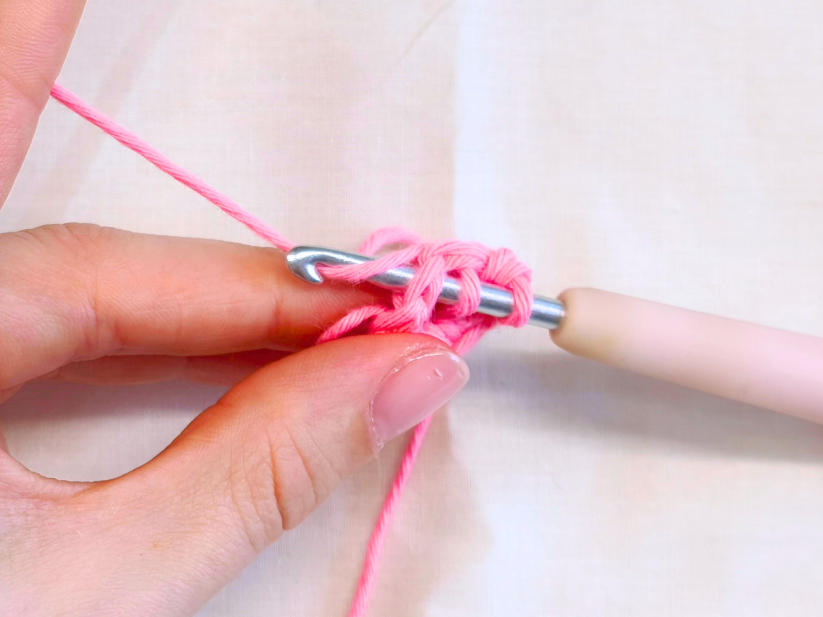 Blog-Inhaltsbild für 'Amigurumis häkeln lernen - Die wichtigsten Maschenarten für Anfänger erklärt'