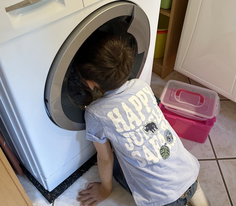 Blog-Inhaltsbild für 'Basteln mit Kindern: Spielbälle aus Filzwollresten fertigen'