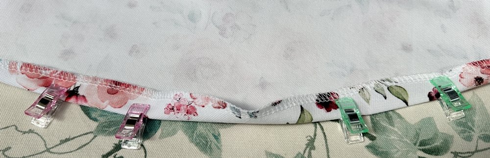 Blog-Inhaltsbild für 'Sommer-DIY: Perfekt sitzende Tischdecken mit Gummizug selbst nähen'