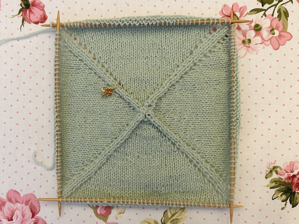 Blog-Inhaltsbild für 'Gestrickte Decken in Hülle und Fülle'