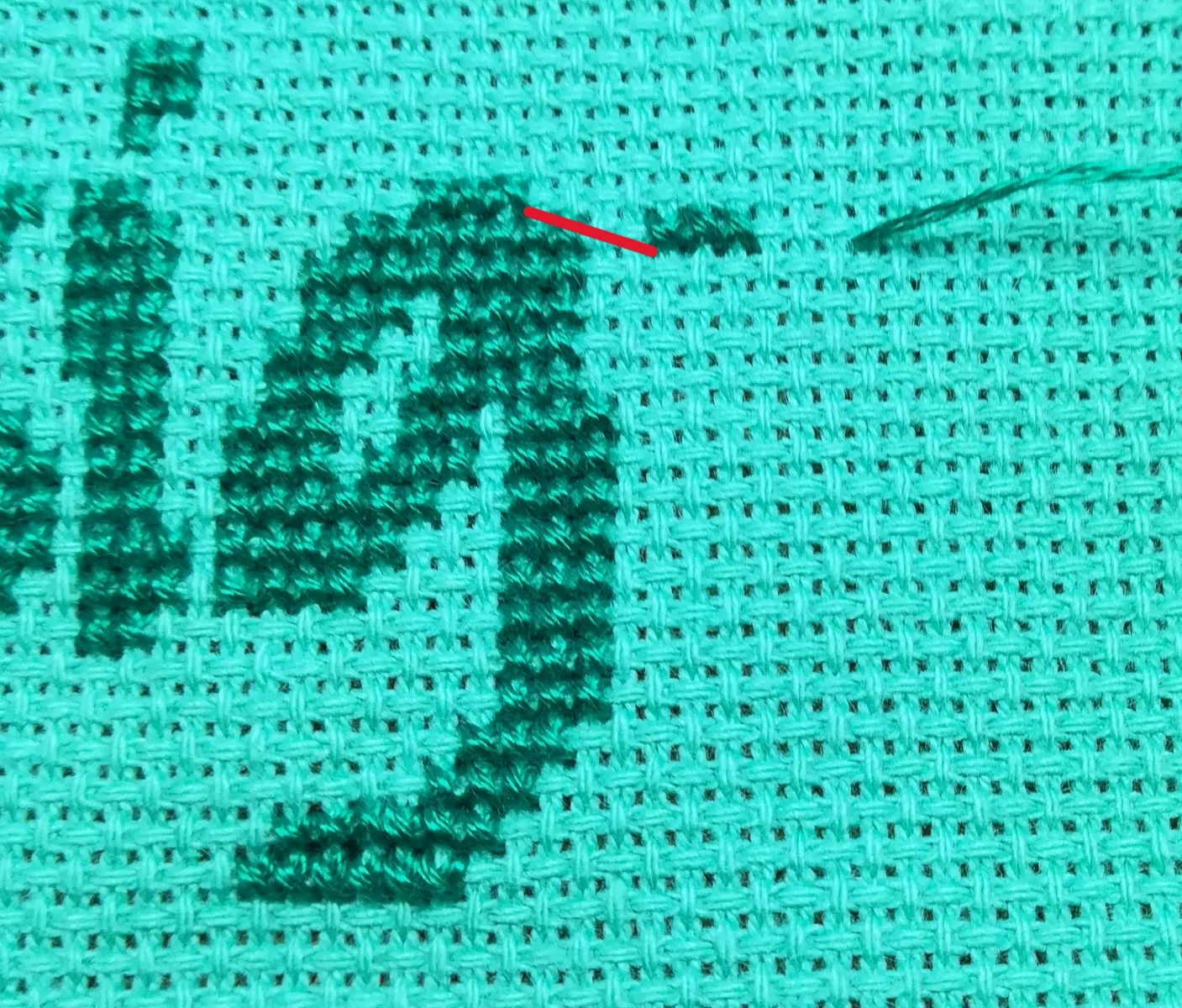 Blog-Inhaltsbild für 'Besticke mit mir ein Lätzchen und lerne dabei den Kreuzstich - Tutorial für Anfänger*innen inkl gratis Stickvorlage "Food Designer" und  "Designerin"'