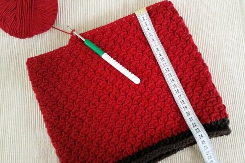 Blog-Inhaltsbild für 'Kostenlose Häkelanleitung: Feminine Slouchy-Mütze'