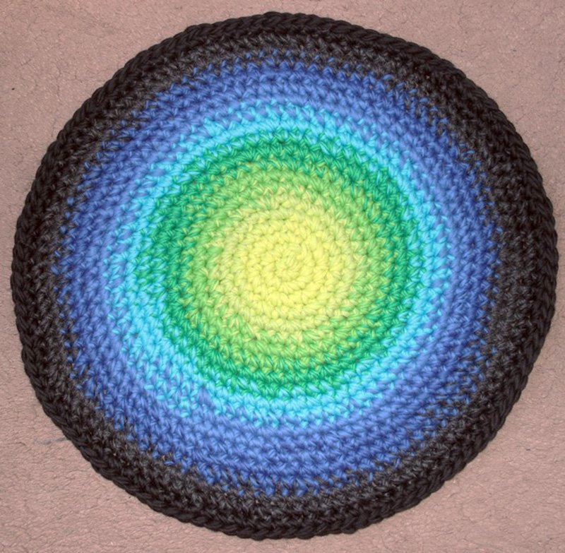 Blog-Inhaltsbild für 'Gefilztes rundes Sitzkissen aus Wollresten'