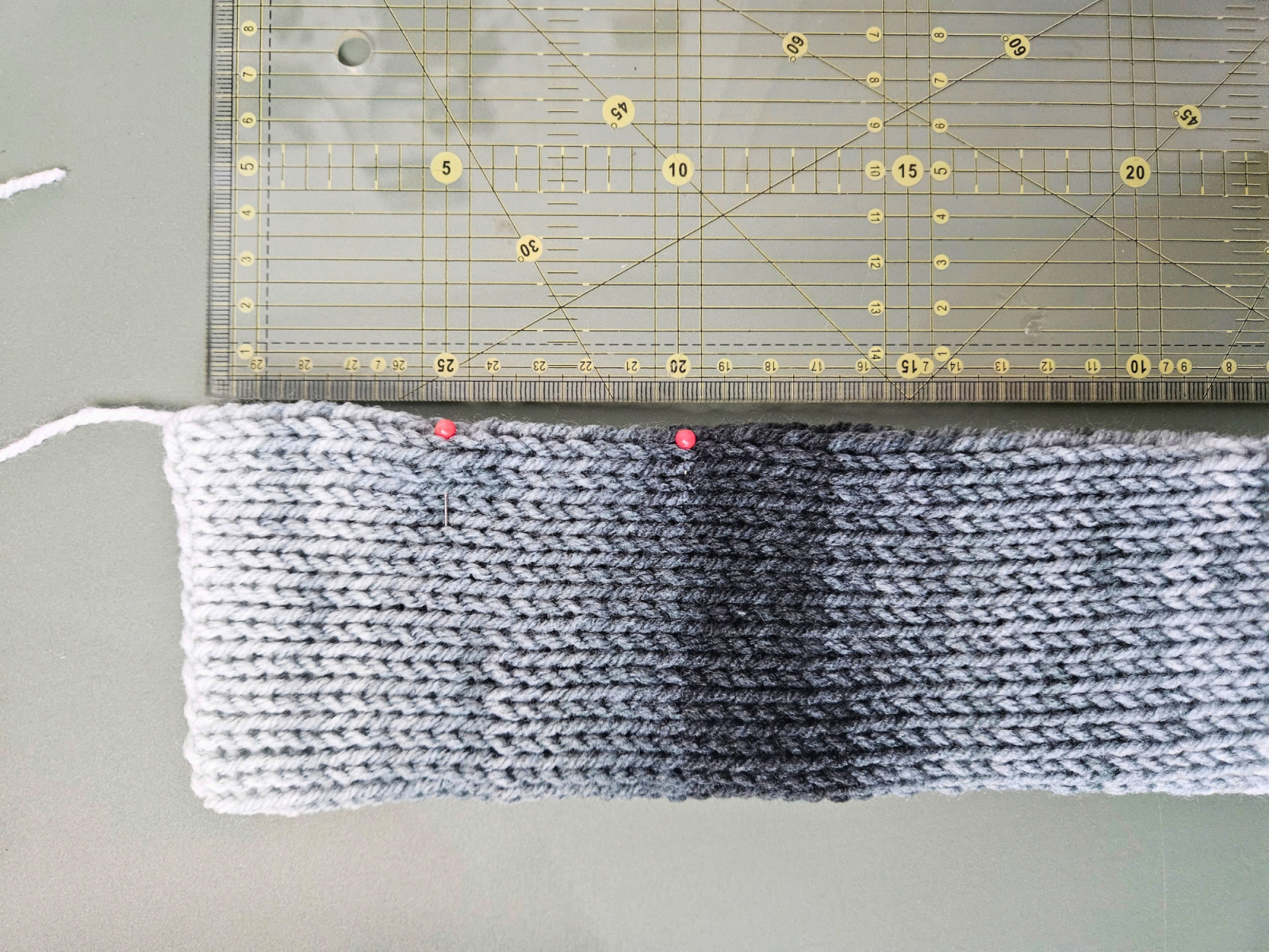 Blog-Inhaltsbild für 'Armstulpen mit Daumenloch auf der Addi Express Kingsize stricken'