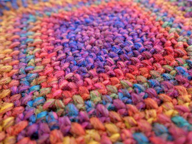 Blog-Inhaltsbild für 'Geniales Häkelmuster von innen nach außen - Kostenlose Häkelanleitung für Tasche'