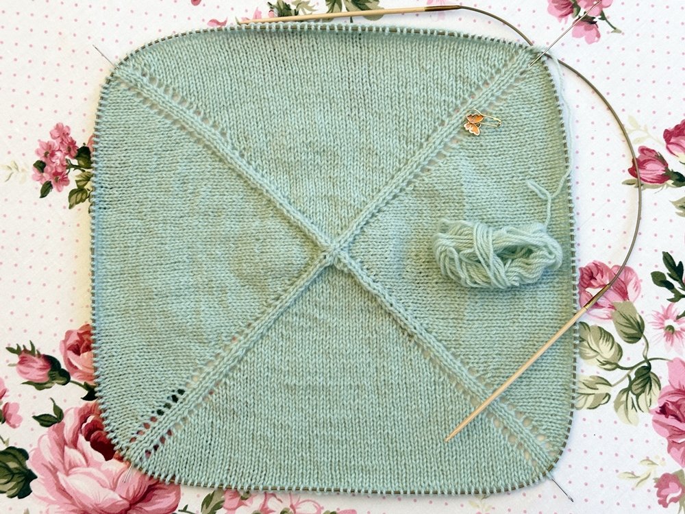 Blog-Inhaltsbild für 'Gestrickte Decken in Hülle und Fülle'