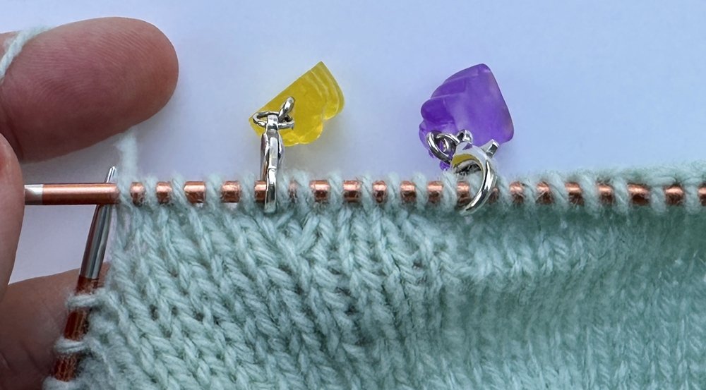 Blog-Inhaltsbild für 'Strickanleitung Babyhose in 3 Größen'