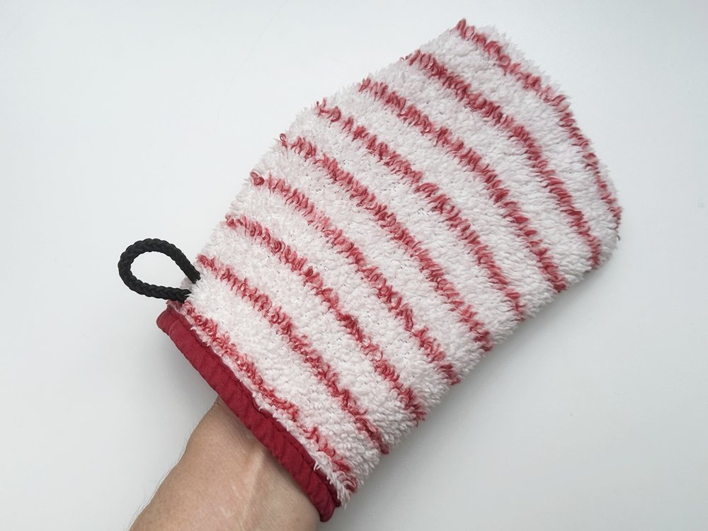 Blog-Inhaltsbild für 'Aus Alt mach Neu: Waschhandschuhe aus altem Bademantel nähen'