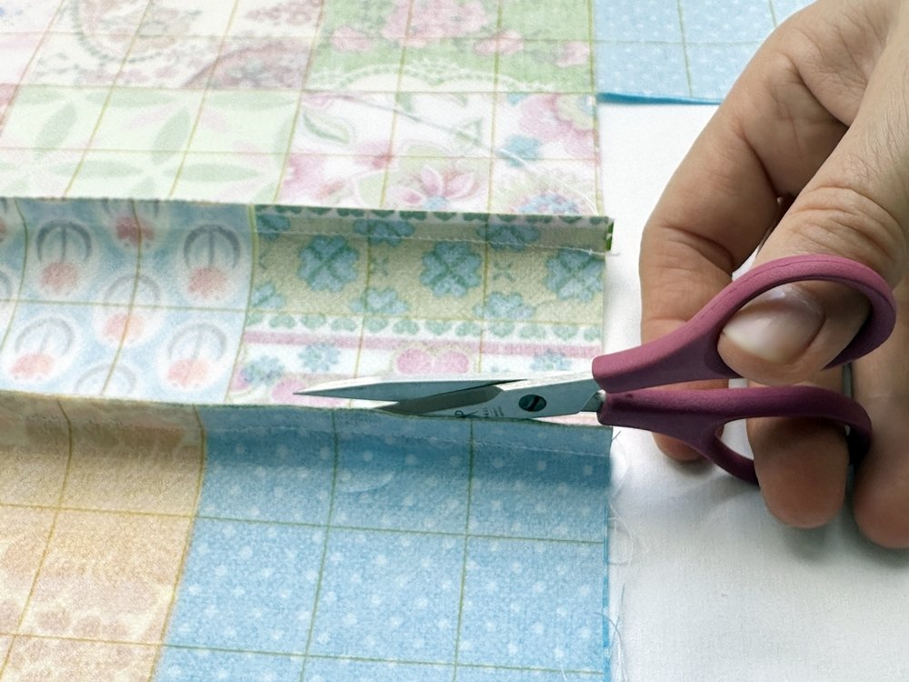 Blog-Inhaltsbild für 'Kindertasche im Patchwork-Style - Kostenlose Nähanleitung'