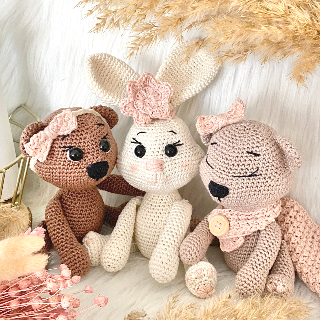 Blog-Inhaltsbild für 'Hasenmädchen Lola, kostenlose Häkelanleitung von Wolldiamant'