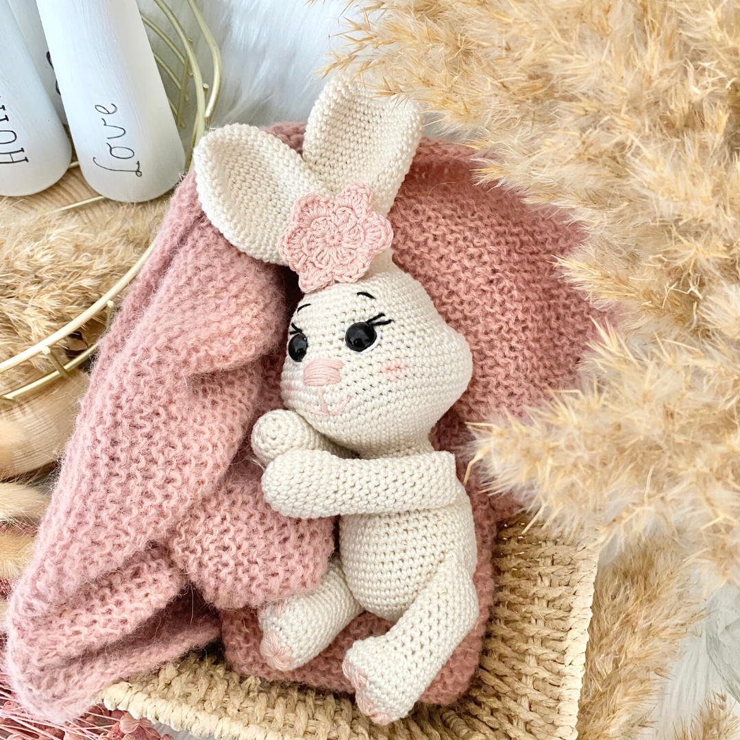 Blog-Inhaltsbild für 'Hasenmädchen Lola, kostenlose Häkelanleitung von Wolldiamant'