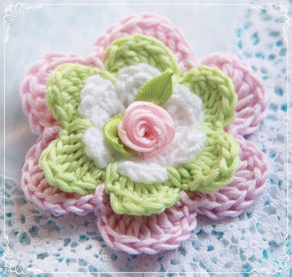 Blog-Inhaltsbild für '3D-Blüte - Schnell aus Garnresten gehäkelt'