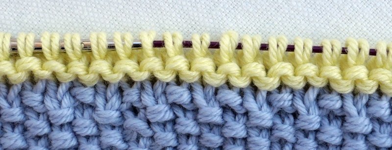 Blog-Inhaltsbild für 'Die weichste Babydecke der Welt im Mustermix - Kostenlose Strickanleitung'