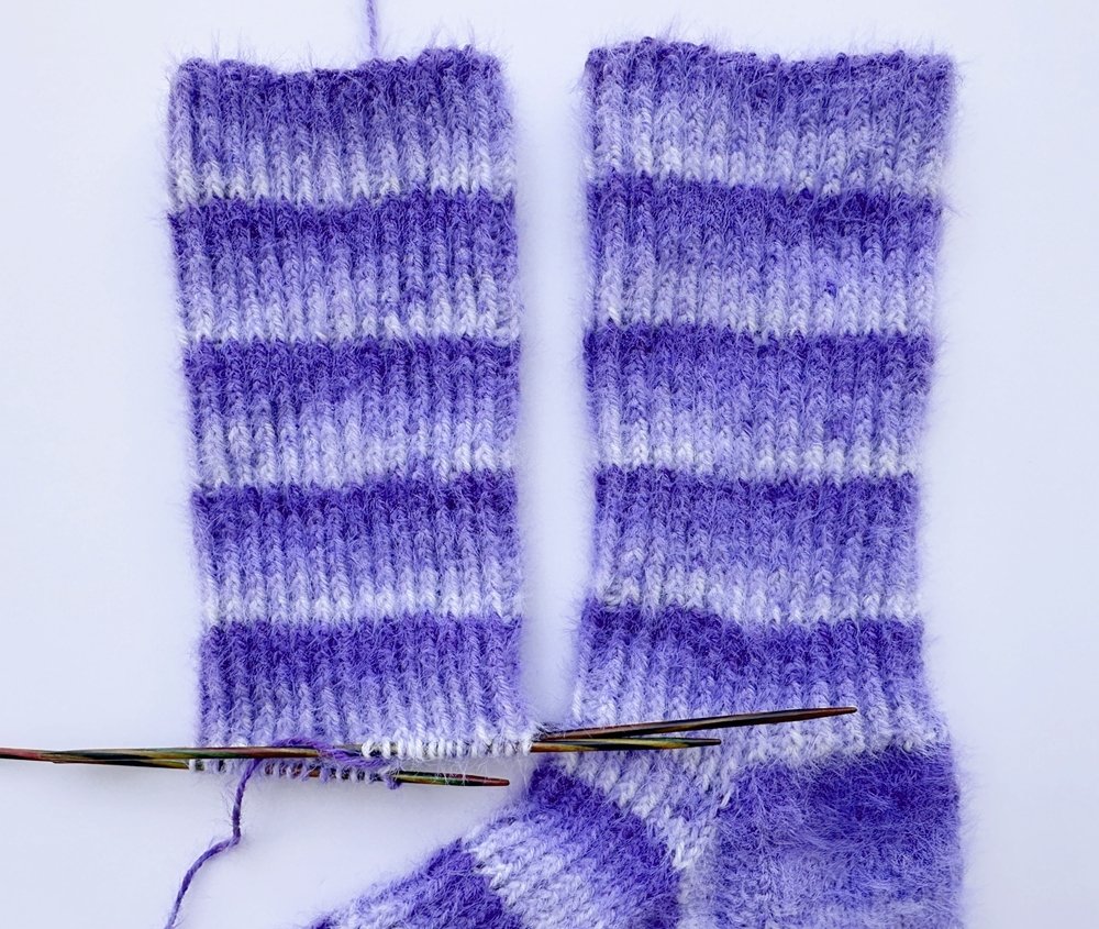 Blog-Inhaltsbild für 'Kuschelweiche Flauschsocken stricken'