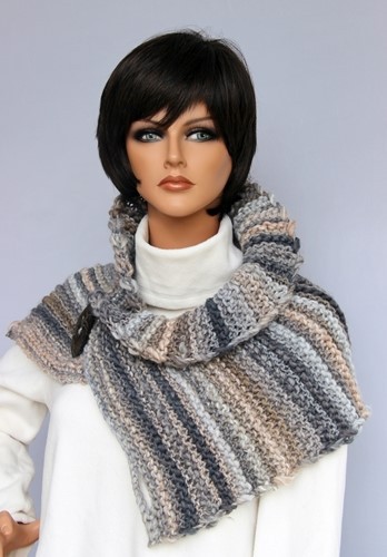 Blog-Inhaltsbild für 'Kostenlose Strickanleitung für Anfänger: Schalkragen 1 x fix gestrickt + 3 x anders raffiniert tragbar!'