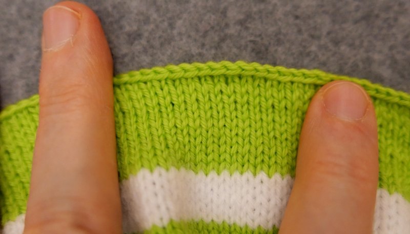 Blog-Inhaltsbild für 'Oversized-Minikleidchen für kleine Puppen - Kostenlose Strickanleitung'