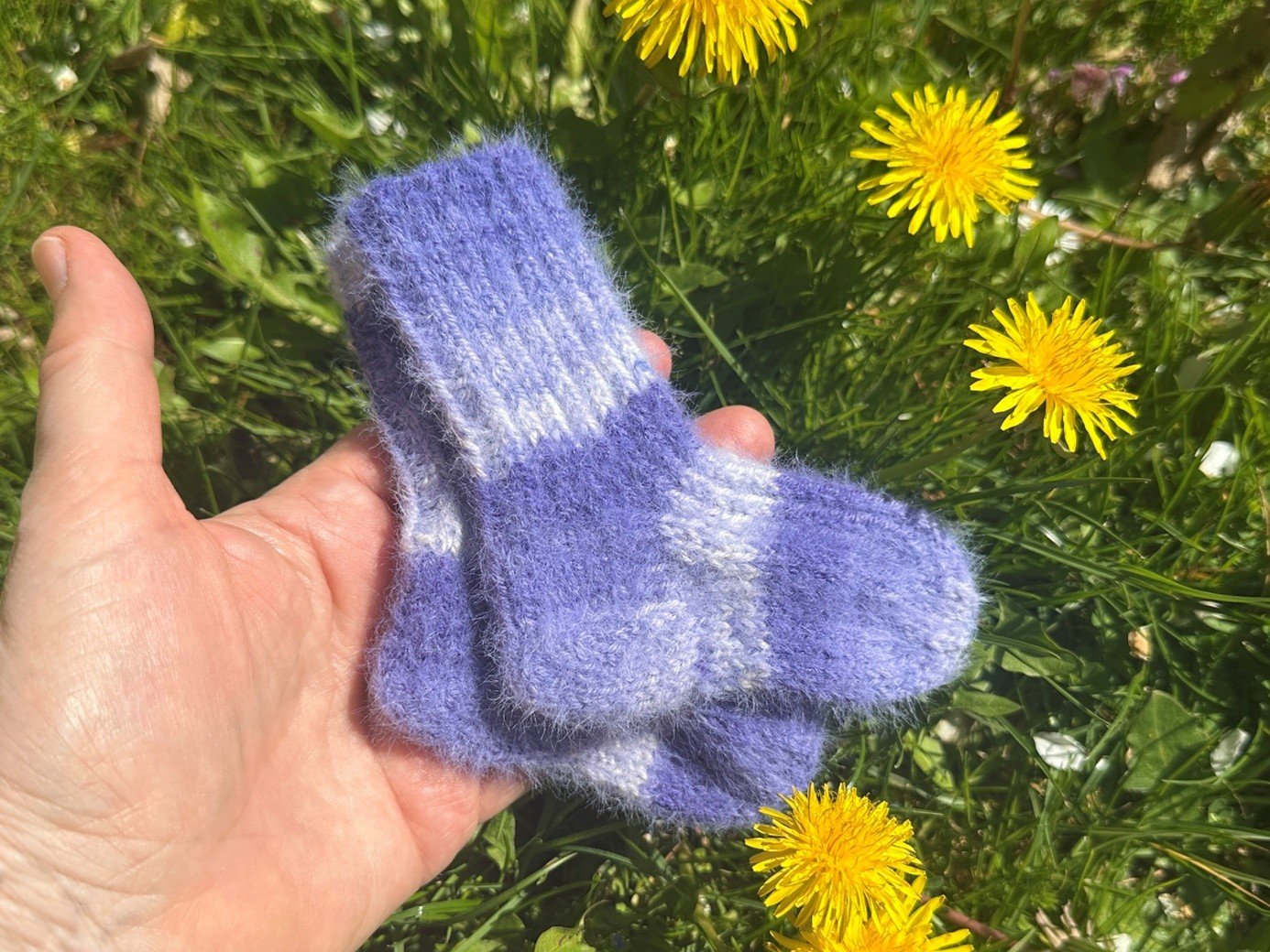 Blog-Inhaltsbild für 'Strickanleitung für Babysöckchen in 3 Größen'