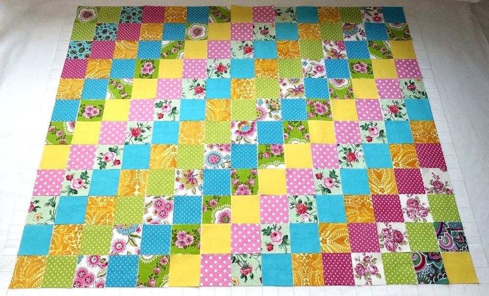 Blog-Inhaltsbild für 'Näh-Workshop Teil 2: Patchwork-Bettdecke für das Puppenbett'