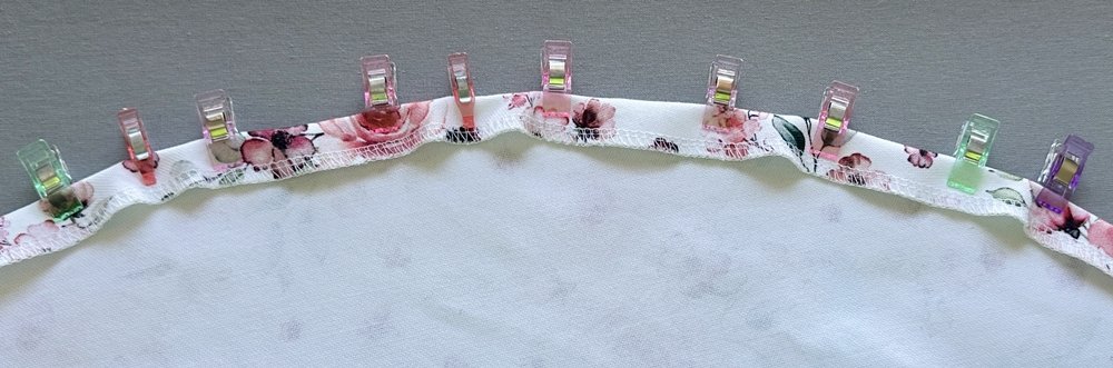 Blog-Inhaltsbild für 'Sommer-DIY: Perfekt sitzende Tischdecken mit Gummizug selbst nähen'