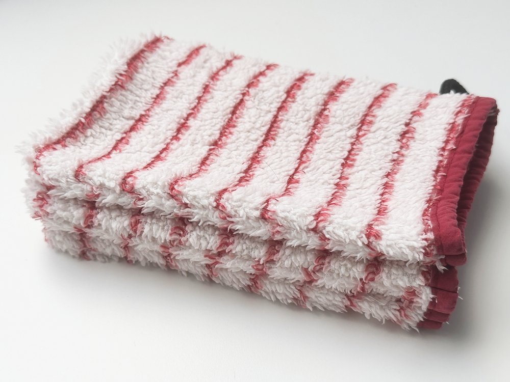 Blog-Inhaltsbild für 'Aus Alt mach Neu: Waschhandschuhe aus altem Bademantel nähen'