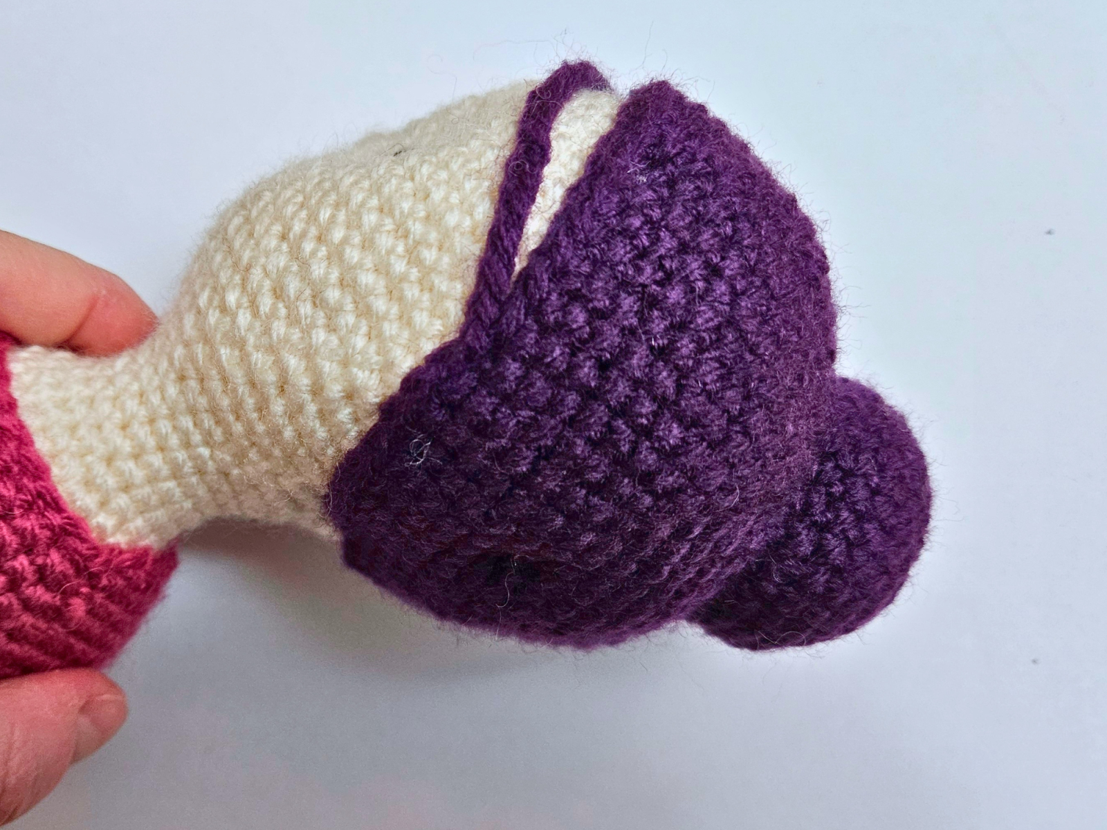 Blog content image for 'Free crochet pattern: Christmas Elf Poinsettia'