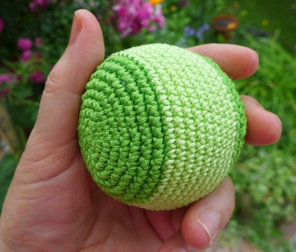 Blog-Inhaltsbild für 'Wollreste - Ideen und Anregungen + Gratis Häkelanleitung für ein Windlicht'