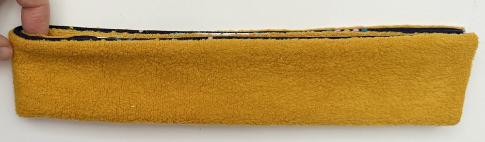 Blog-Inhaltsbild für 'Modernes Knoten-Stirnband in 2 Varianten nähen – Ratzfatz fertig'