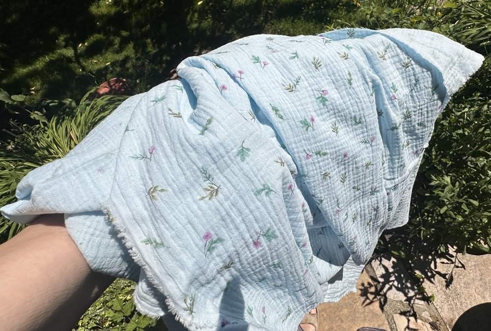 Blog-Inhaltsbild für 'Musselinkleid für Mädchen nach einem kostenlosen Schnittmuster - Top oder Flop?'
